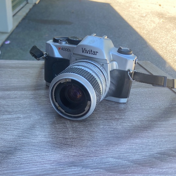 V4000S vivitar Black and Silver film Camera - Picture 1 of 8